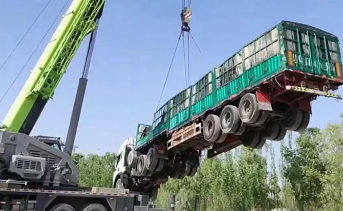 稻城道路脱困救援案例